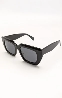 Billini/Banbe - B-1016-The Irina - 61821 BANBE - The Irina Sunglasses - Black/Smoke