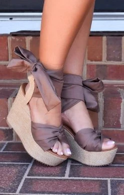 Impexsa Corp - MORA-14 - 102021 SHOES Along These Lines Wedges - Brown