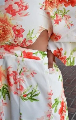 Flying Tomato - ID18663 - 62422 DRESSES Visions Of Grandeur Floral Dress - Ivory