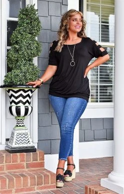 Heimish - BL-ST1687S - 32722 A Cut Above The Rest Top - Black